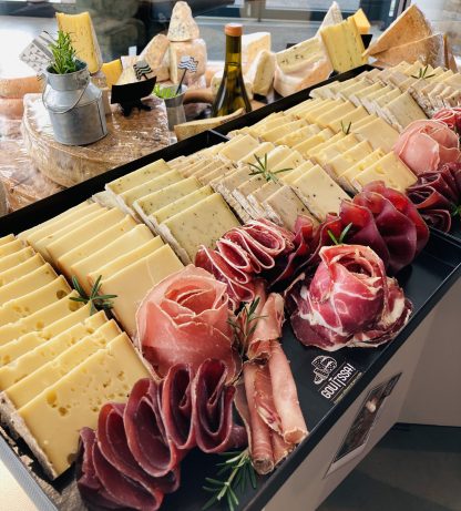 GOUTTSSA RACLETTE ET CHARCUTERIE !!! Pour 10